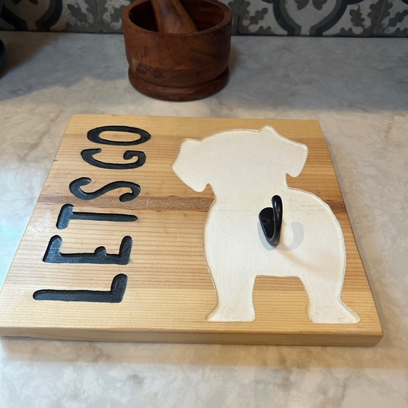 NEW! Large Wall Decor with Hook for Dog Leash Holder with Black and White Design - Picture 6 of 6